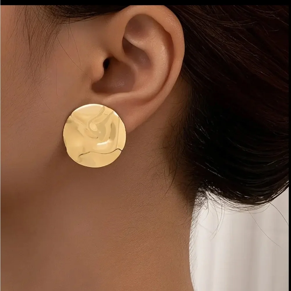 NWT Round Disc Gold Earrings Textured Round Drop Earrings - Picture 4 of 6